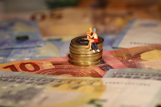 Poziom przywizania w zwizku wpywa na finanse [fot. Wilfried Pohnke from Pixabay]