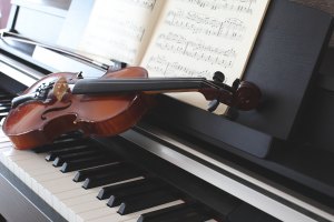 Prosty sposb na uniknicie upadkw - nauka gry na instrumencie muzycznym [Fot. Chekunov Alexandr - Fotolia.com]