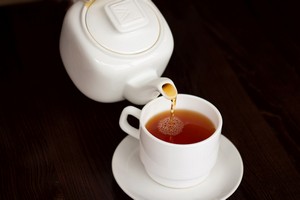 Prosty sposb na zdrowe zby: trzeba pi czarn herbat [© maryannfoto - Fotolia.com]