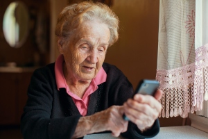 Rachunki za telefon: seniorzy bardziej rzetelni ni ludzie modsi [Fot. De Visu - Fotolia.com]