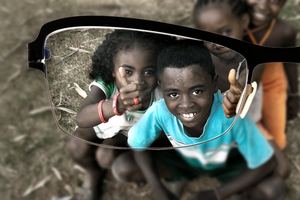 Ruszya zbirka uywanych okularw dla Afryki [fot. Okulici dla Afryki]