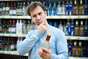 Samorzd zdecyduje czy w nocy kupimy alkohol. Powrc meliny? [Fot. Sergey Ryzhov - Fotolia.com]