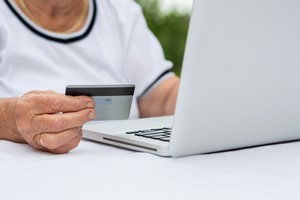 Seniorzy polubili zakupy online [© bnenin - Fotolia.com]