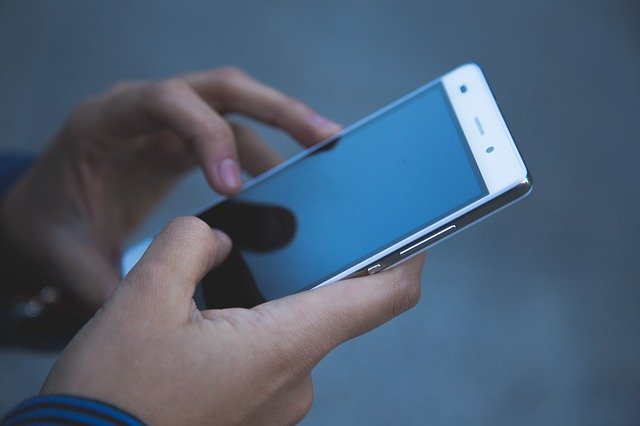 Smartfon - krtsze dzienne uytkowanie to lepsze zdrowie i psychiczne samopoczucie  [fot. Pexels from Pixabay]
