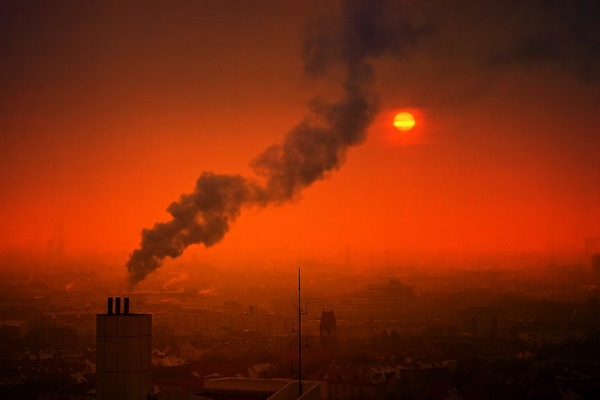 Smog szkodliwy jak papierosy: niszczy puca wywoujc rozedm [fot. Johannes Plenio z Pixabay]
