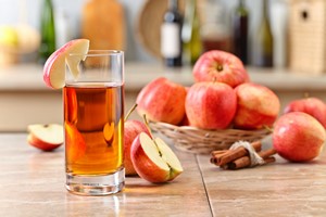 Sok jabkowy. Zdrowie w szklance [© Igor Normann - Fotolia.com]