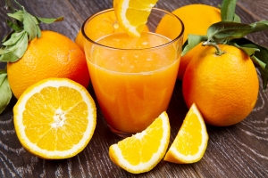 Sok pomaraczowy pomaga zapobiega wielu chorobom [Fot. Lsantilli - Fotolia.com]