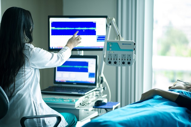 Sztuczna inteligencja pomaga leczy hospitalizowanych pacjentw [fot. fernando zhiminaicela from Pixabay]