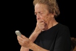 Telefon komrkowy dla seniora? Prosty i niezawodny [© Kenneth Sponsler - Fotolia.com]