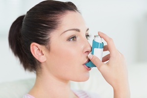 Terapia wziewna podstaw leczenia astmy [© WavebreakMediaMicro - Fotolia.com]