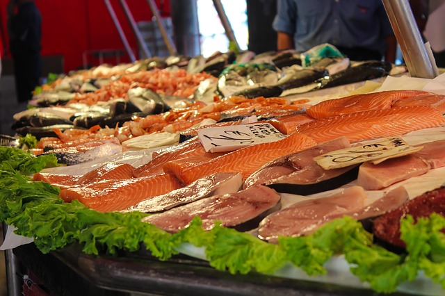 Tuste ryby poprawi poziom i profil cholesterolu [fot. Susanne Pälmer from Pixabay]