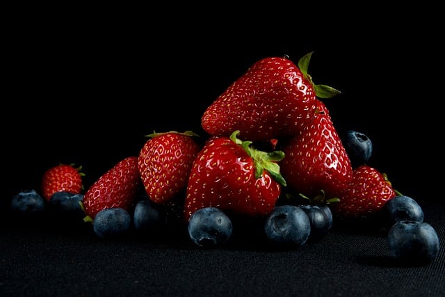 Truskawki (i inne owoce jagodowe) osabiaj ryzyko demencji [fot. Karyna Panchenko from Pixabay]
