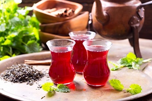 Trzy filianki herbaty dziennie chroni serce [© Nitr - Fotolia.com]