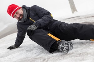Upadek na liskim chodniku, zranienie soplem. Jak ubiega si o wypat odszkodowania za zimowy wypadek? [© M.Dörr & M.Frommherz - Fotolia.com]