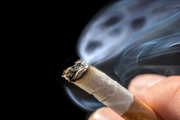 W jaki sposb palenie papierosw wpywa na wygld? [Fot. Ralf Geithe - Fotolia.com]