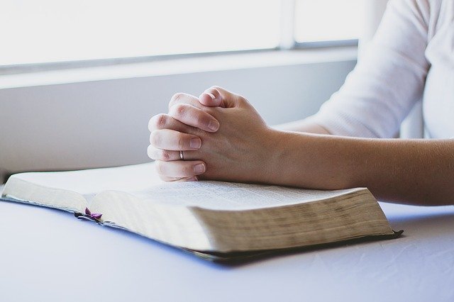 Wiara w Boga pomaga leczy depresj? [fot. reenablack from Pixabay]