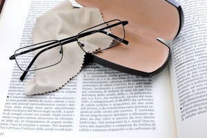 Wkrtce okulary do czytania bd niepotrzebne? Nowy sposb na starczowzroczno [© Sergiogen - Fotolia.com]