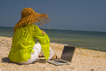 Zadbaj o laptopa na urlopie [© Tim Scott - Fotolia.com]