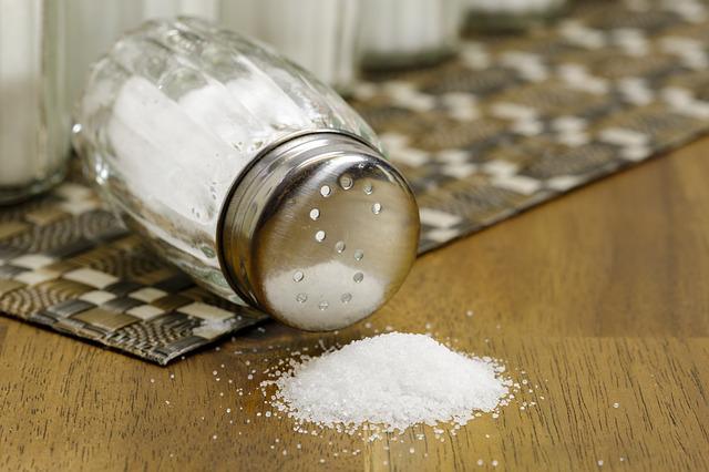 Zamienniki soli kuchennej pomagaj chroni si przed nadcinieniem [fot. Bruno /Germany from Pixabay]