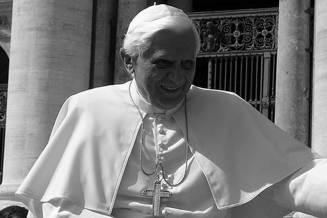 Zmar emerytowany papie Benedykt XVI [Benedykt XVI, fot. Massimo Macconi, PD, Wikimedia Commons]